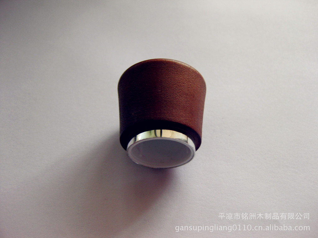 营造出现代感与奢华质感