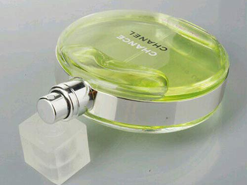 木质香水不仅能让男友散发出迷人的气息