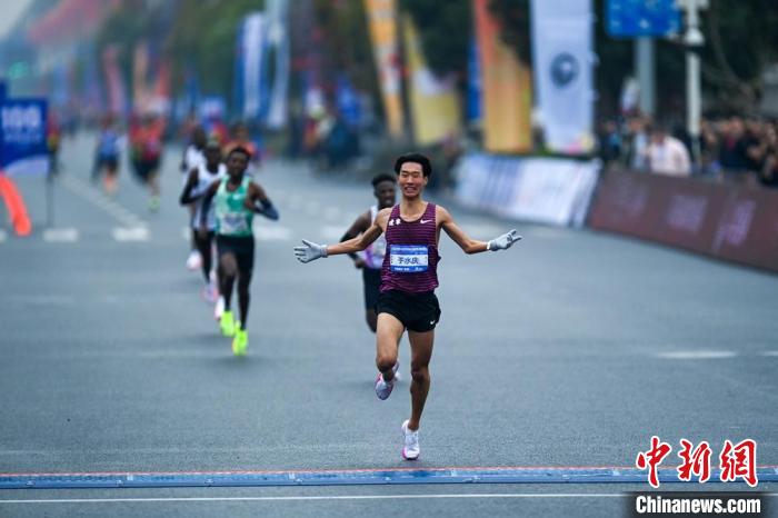 2025全国半程马拉松锦标赛第一站在四川仁寿鸣枪