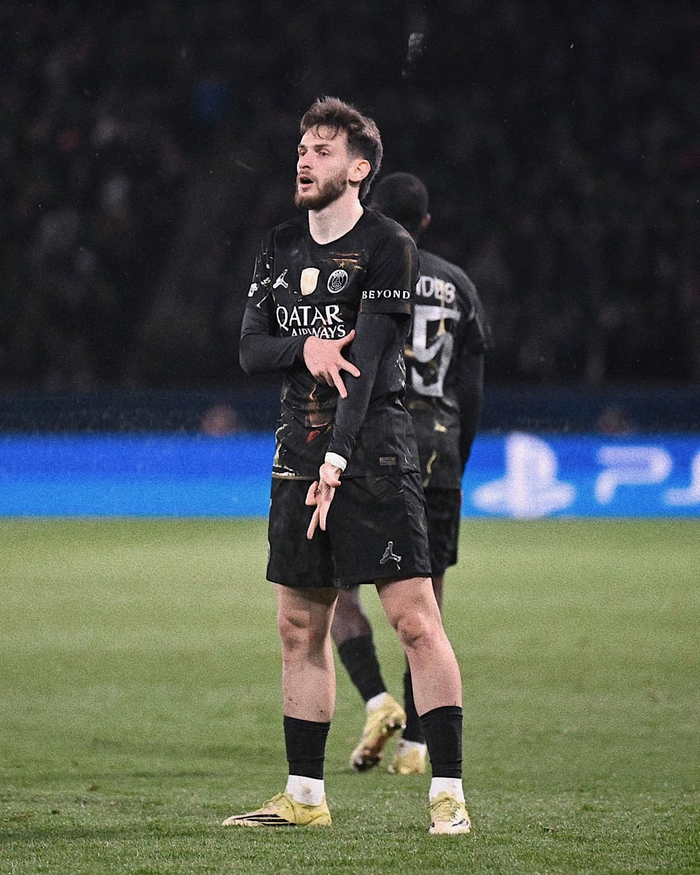 Kvara替补登场双响助球队2-2战平欧冠赛场