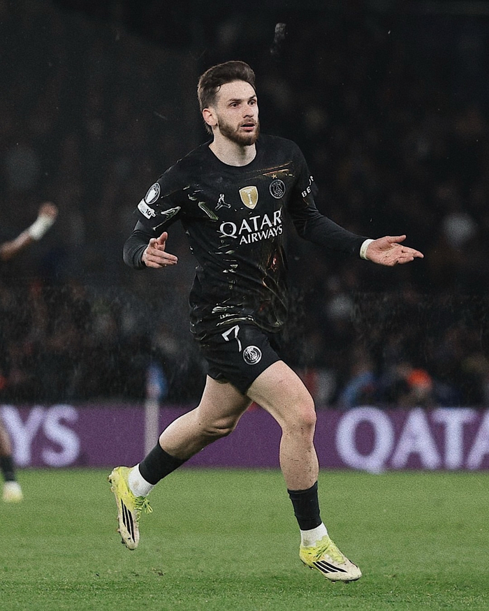 Kvara替补登场双响助球队2-2战平欧冠赛场