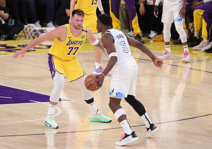 东契奇攻防数据全面解析：湖人攻防效率达联盟