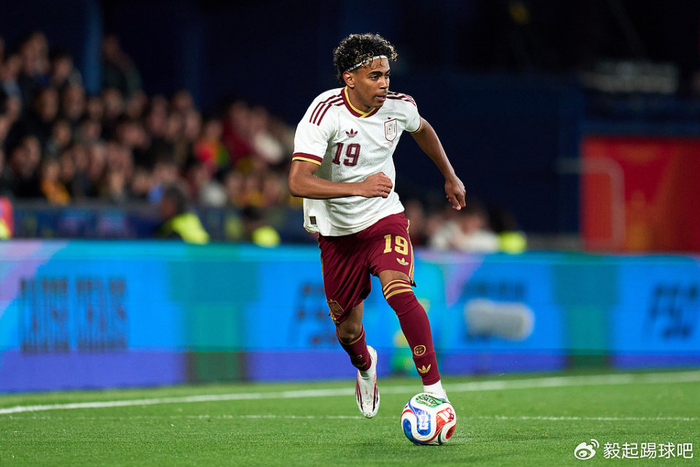 乌拉圭后卫阿劳霍谈防亚马尔：团队协作是关键