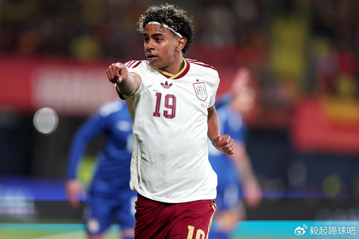 乌拉圭后卫阿劳霍谈防亚马尔：团队协作是关键