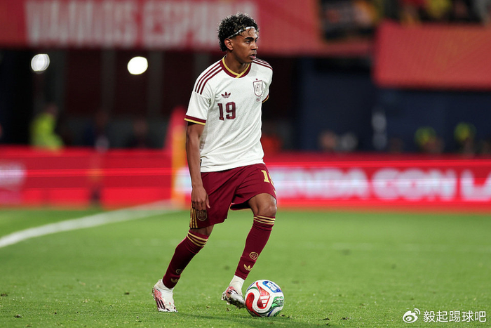 乌拉圭后卫阿劳霍谈防亚马尔：团队协作是关键