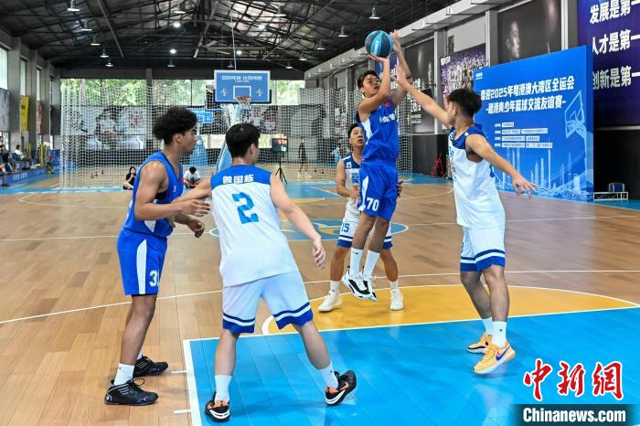 穗港青少年篮球友谊赛在广州展开激烈角逐