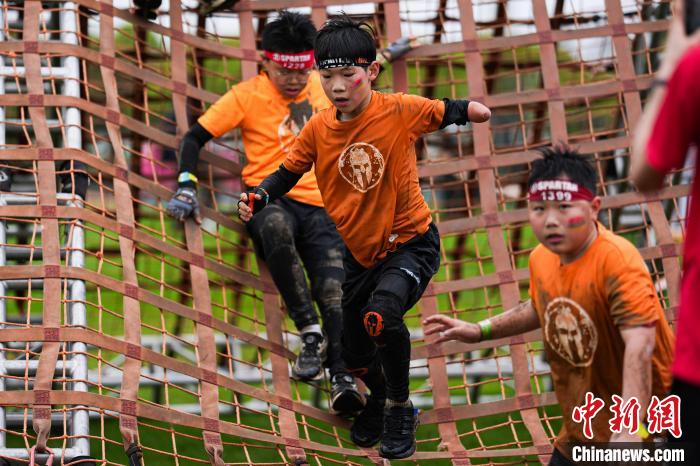 近万名小勇士集结上海滨海森林公园 漫威主题赛